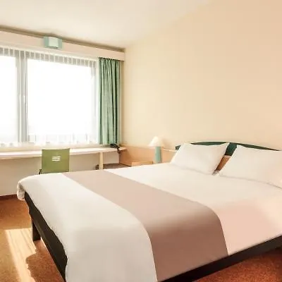 Ibis Am Stadthafen 2*